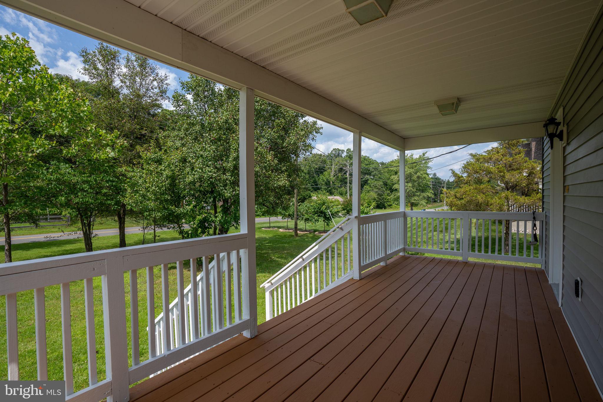 12441 Popes Head Road Clifton, VA 20124 - Photo 6 of 48 Gallery Image 6