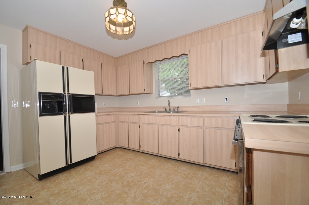 10568 Tulsa Road Jacksonville, FL 32218 - Photo 18 of 31 a kitchen with appliances cabinets and a sink