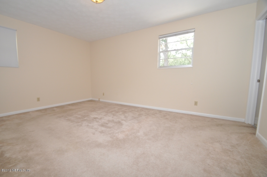 10568 Tulsa Road Jacksonville, FL 32218 - Photo 19 of 31 an empty room with windows