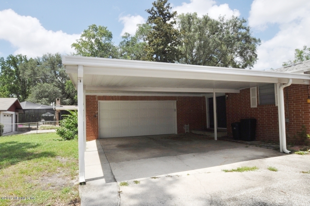 10568 Tulsa Road Jacksonville, FL 32218 - Photo 4 of 31 a view of a house with a yard