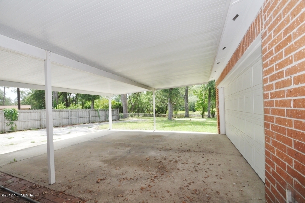 10568 Tulsa Road Jacksonville, FL 32218 - Photo 5 of 31 a view of outdoor space with porch