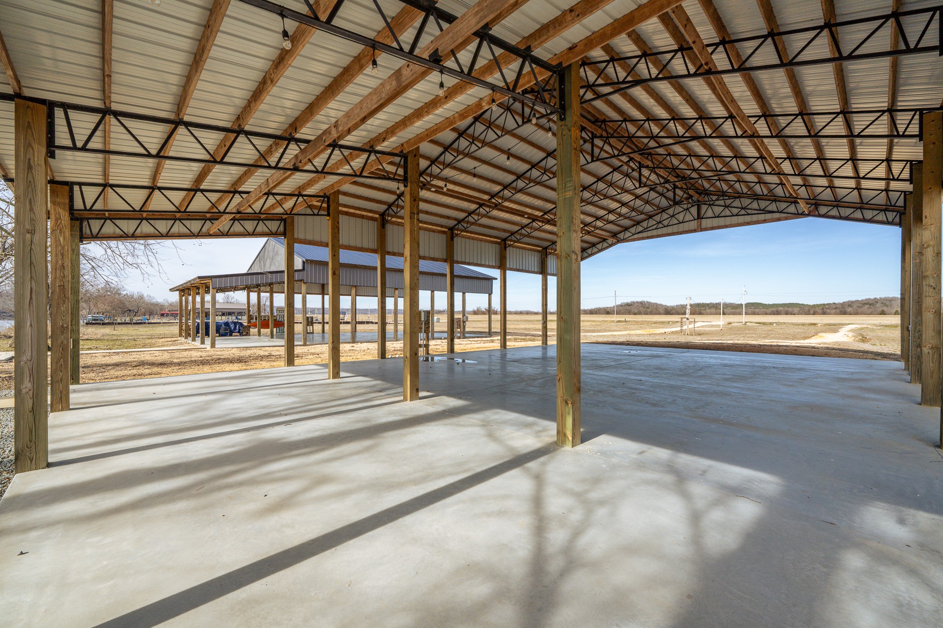 209 Hardin Bottom River Road Clifton, TN 38425 - Photo 11 of 51 a view of an empty room