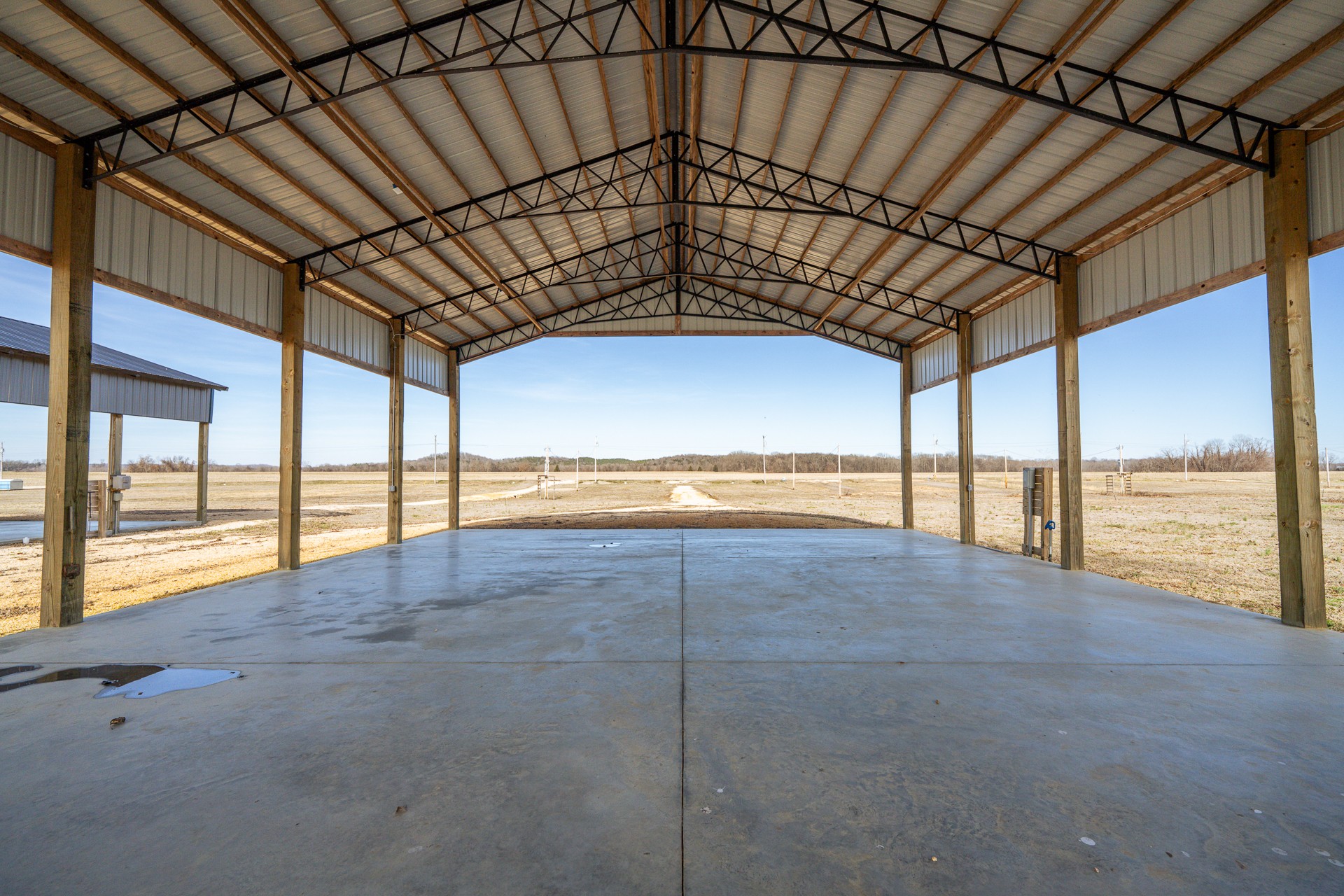 209 Hardin Bottom River Road Clifton, TN 38425 - Photo 12 of 51 a view of an empty room