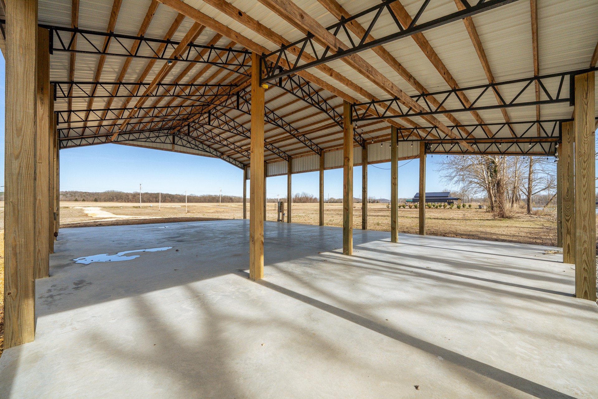 209 Hardin Bottom River Road Clifton, TN 38425 - Photo 20 of 51 a view of a indoor swimming pool