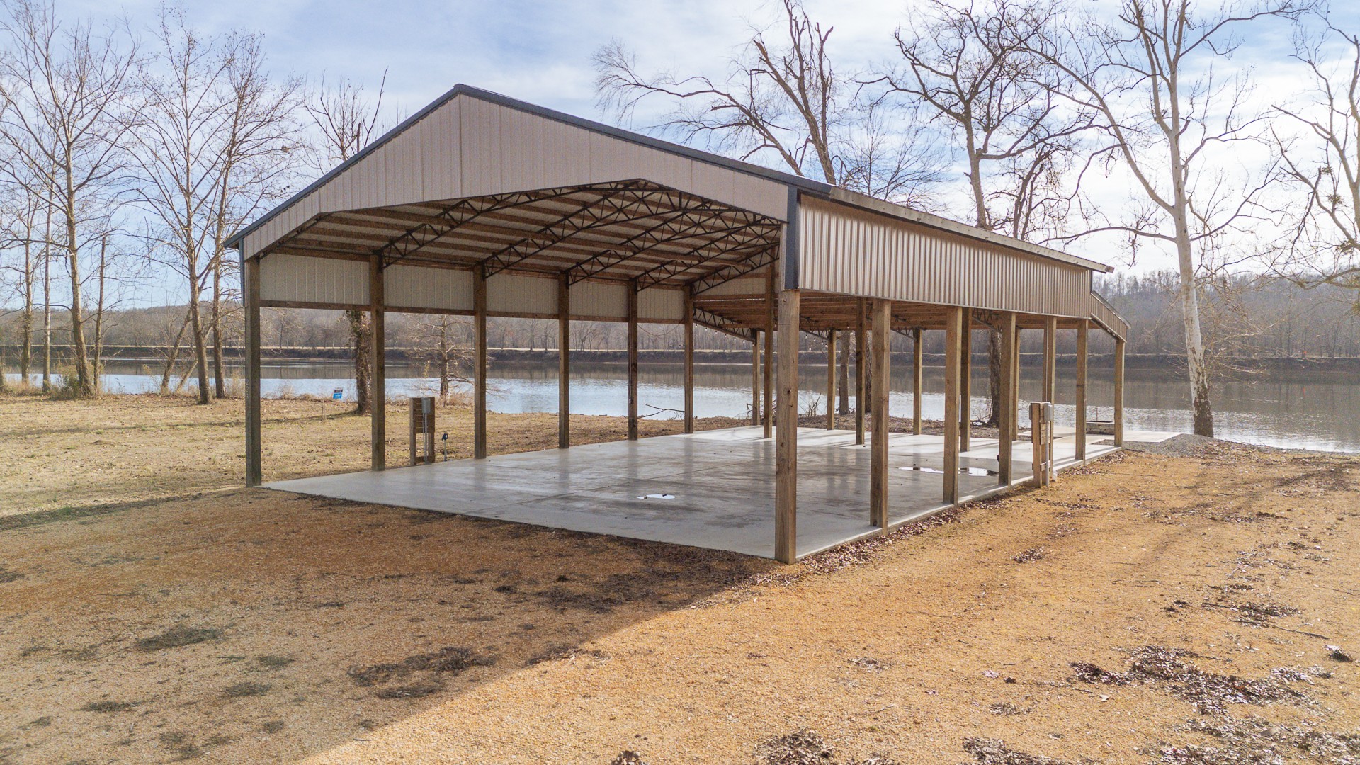 209 Hardin Bottom River Road Clifton, TN 38425 - Photo 2 of 51