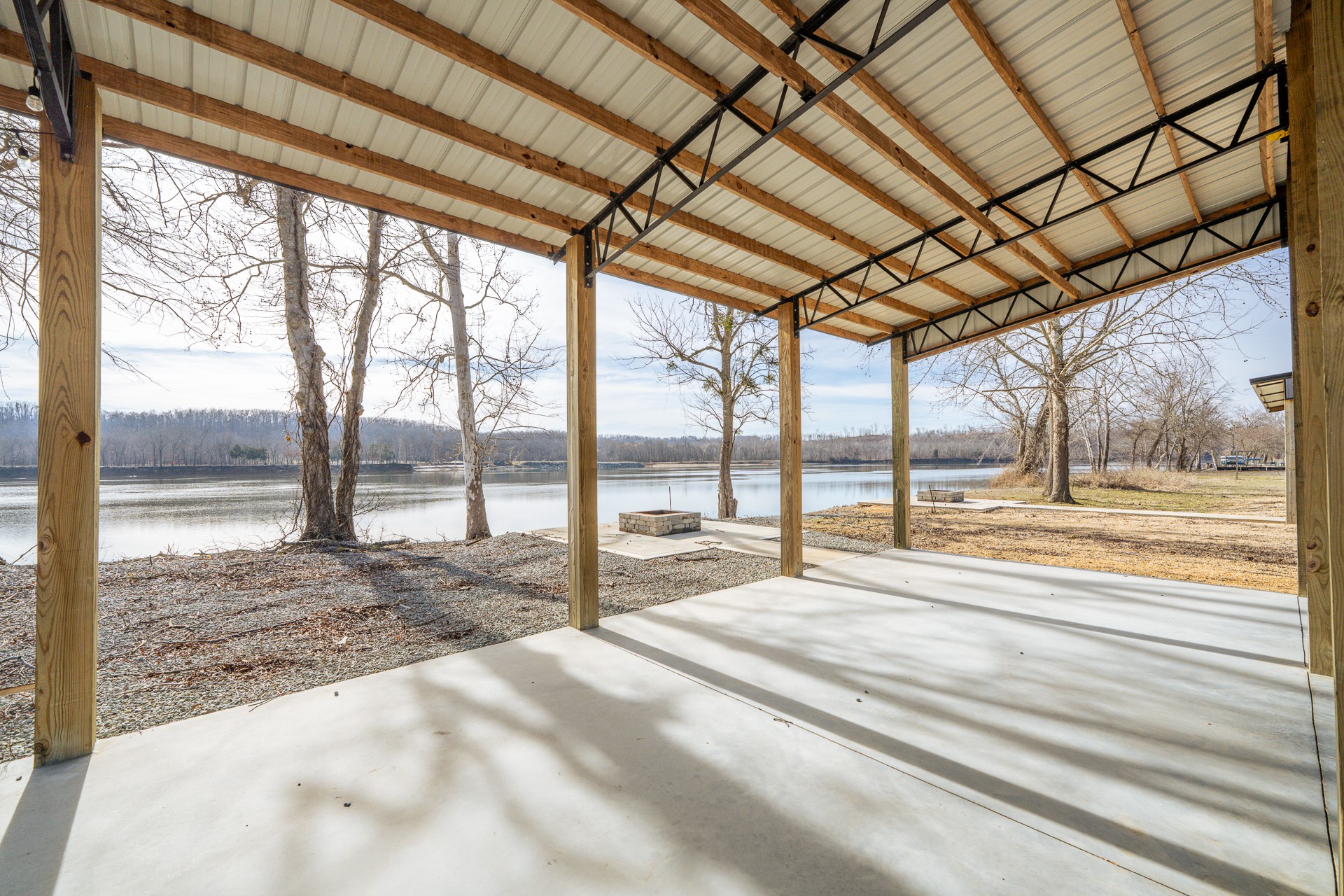 209 Hardin Bottom River Road Clifton, TN 38425 - Photo 21 of 51 a view of an empty room and window