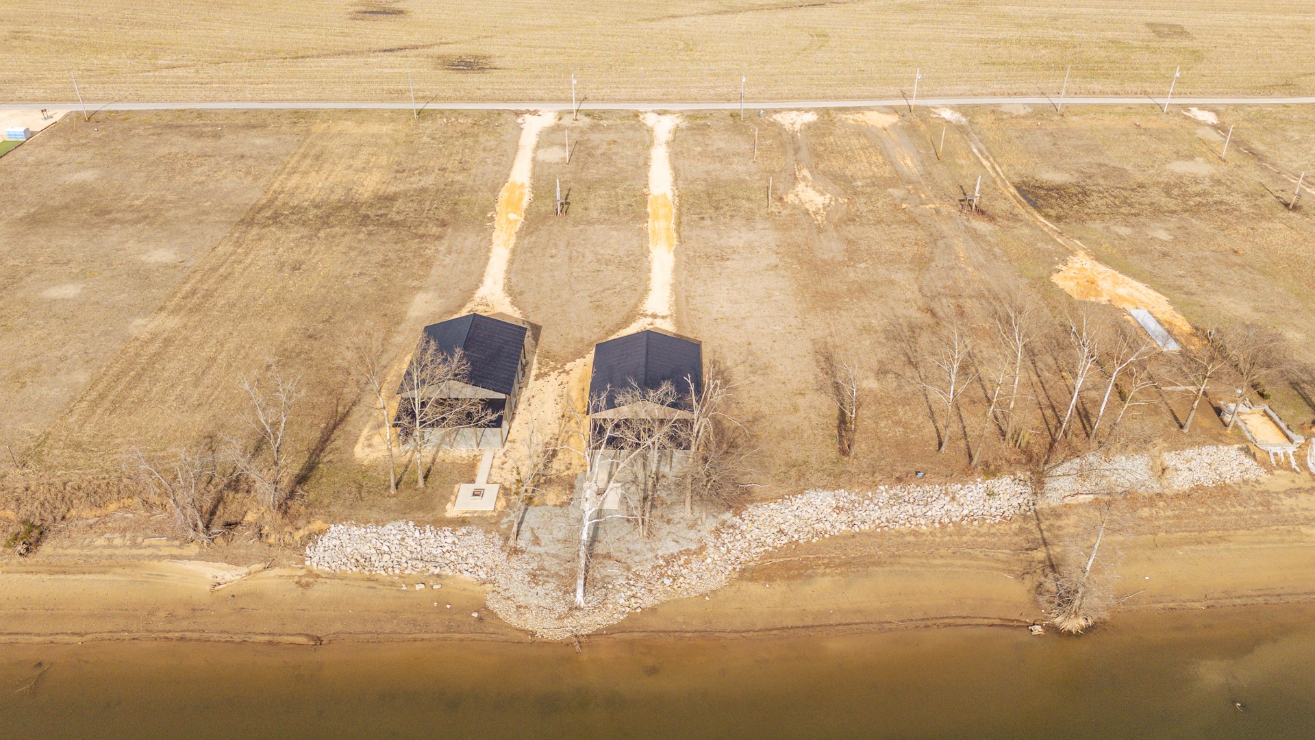 209 Hardin Bottom River Road Clifton, TN 38425 - Photo 36 of 51 a vase of flowers sitting on a table