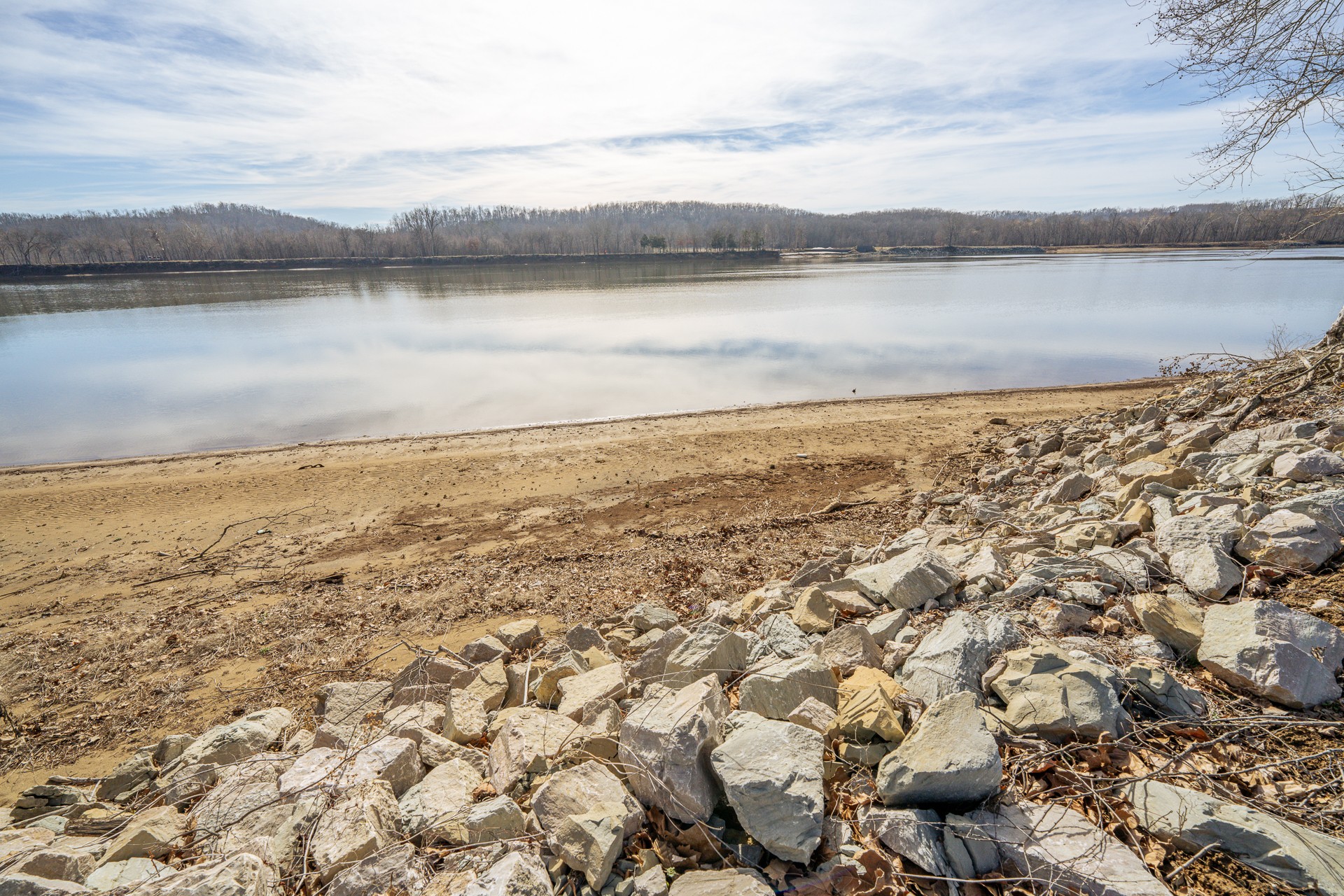 209 Hardin Bottom River Road Clifton, TN 38425 - Photo 46 of 51 a view of an ocean