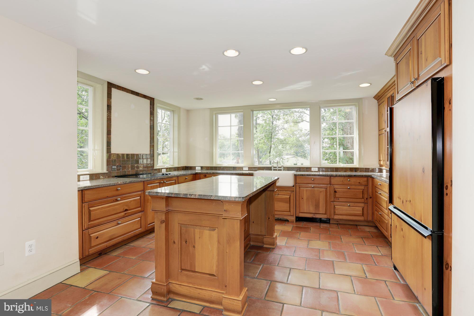 10324 Parkman Road Silver Spring, MD 20903 - Photo 13 of 30 Kitchen