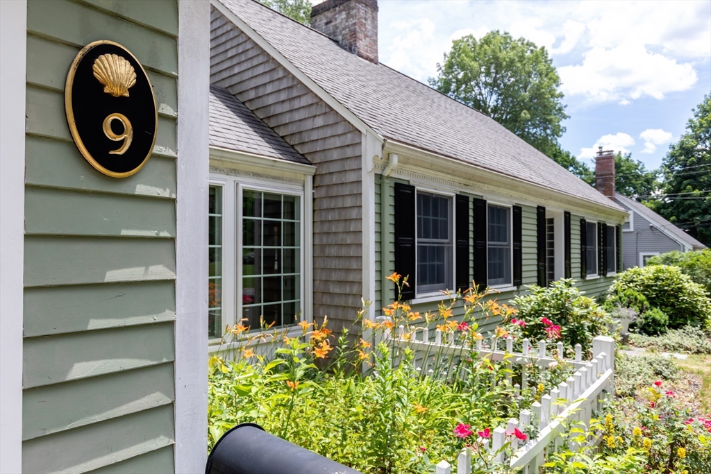 9 Hoover Road Hingham, MA 02043 - Photo 3 of 27