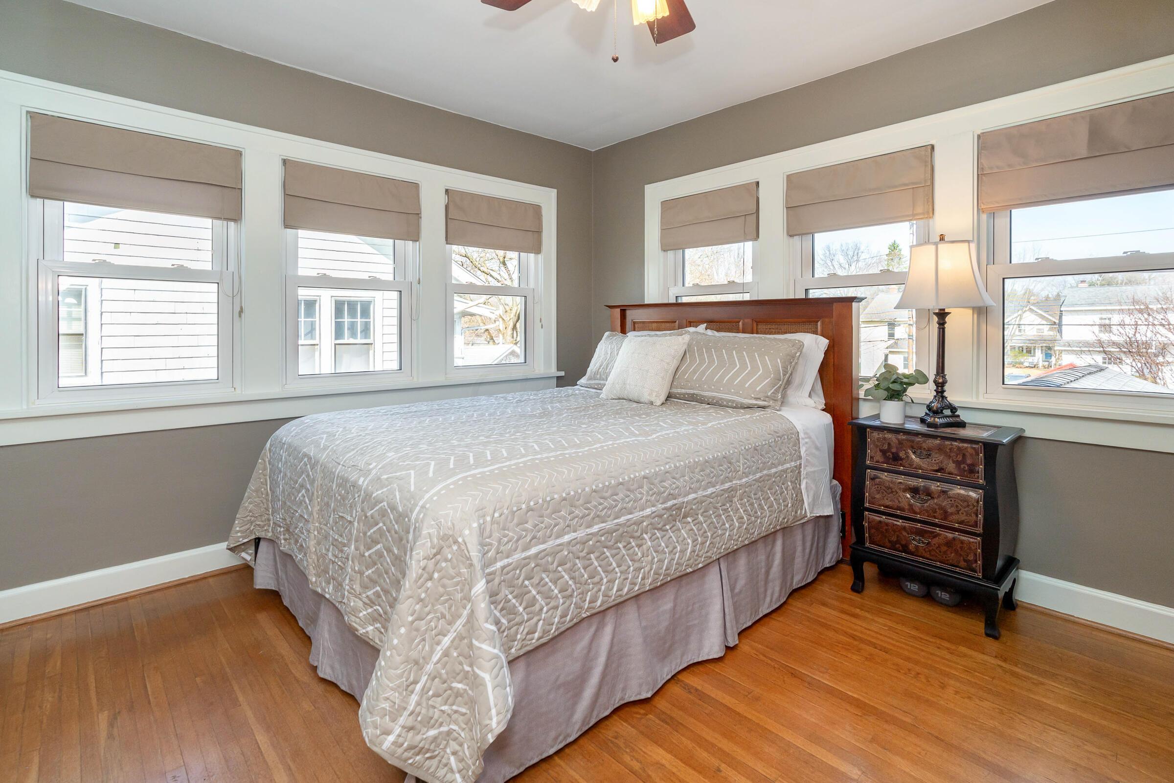 132 Chatham Road Columbus, OH 43214 - Photo 31 of 41 Bedroom #3