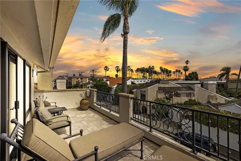 $2,999,000 | 159 Angelo Walk, Long Beach, CA 90803