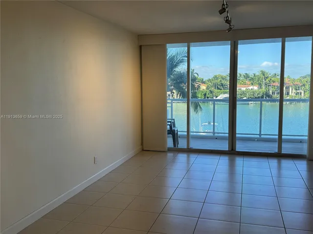 $4,000 | 5600 Collins Avenue, Unit 4H, Miami Beach, FL 33140