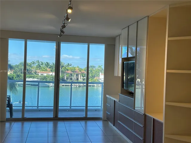 $4,000 | 5600 Collins Avenue, Unit 4H, Miami Beach, FL 33140