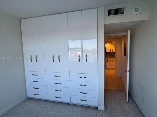 $4,000 | 5600 Collins Avenue, Unit 4H, Miami Beach, FL 33140