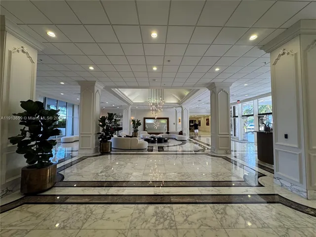 $4,000 | 5600 Collins Avenue, Unit 4H, Miami Beach, FL 33140