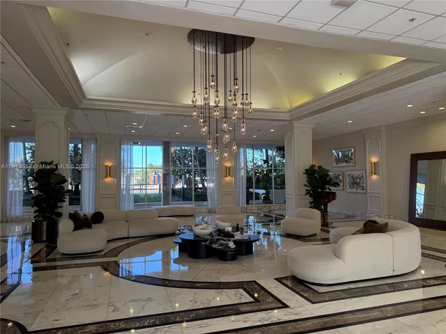 $4,000 | 5600 Collins Avenue, Unit 4H, Miami Beach, FL 33140