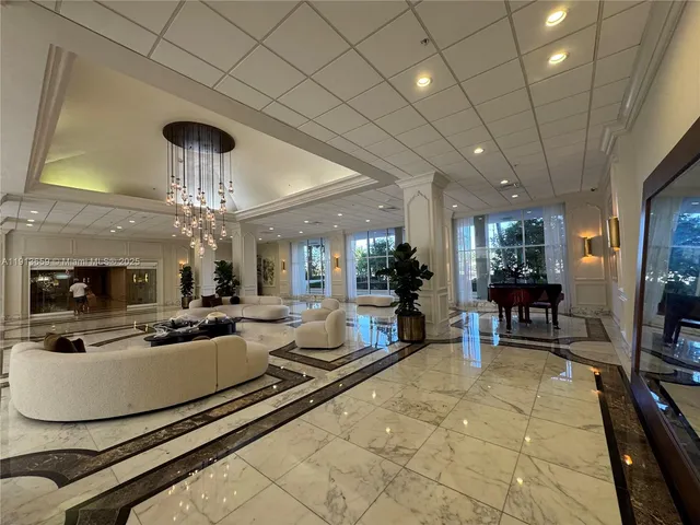 $4,000 | 5600 Collins Avenue, Unit 4H, Miami Beach, FL 33140