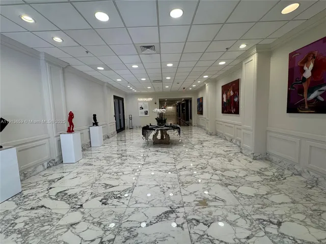 $4,000 | 5600 Collins Avenue, Unit 4H, Miami Beach, FL 33140