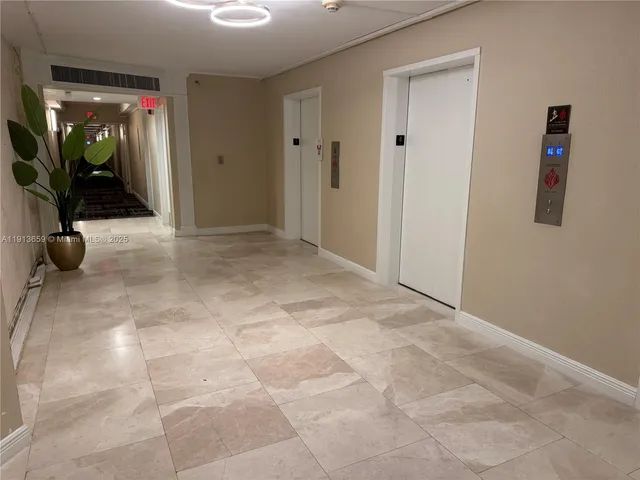 $4,000 | 5600 Collins Avenue, Unit 4H, Miami Beach, FL 33140