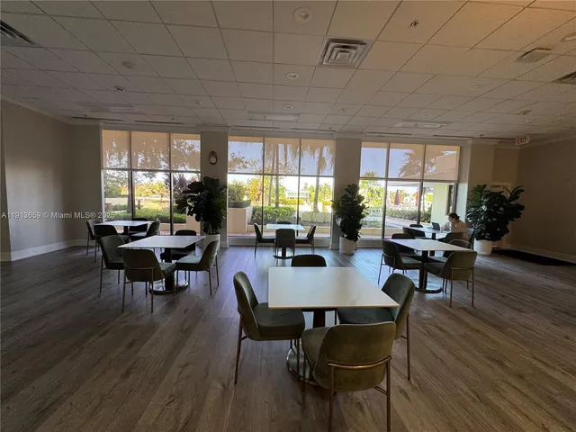 $4,000 | 5600 Collins Avenue, Unit 4H, Miami Beach, FL 33140