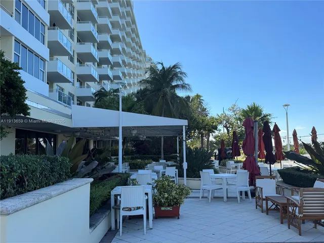 $4,000 | 5600 Collins Avenue, Unit 4H, Miami Beach, FL 33140