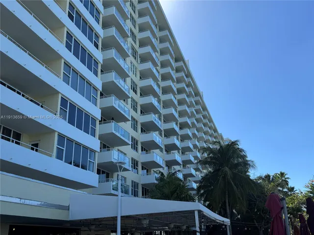 $4,000 | 5600 Collins Avenue, Unit 4H, Miami Beach, FL 33140