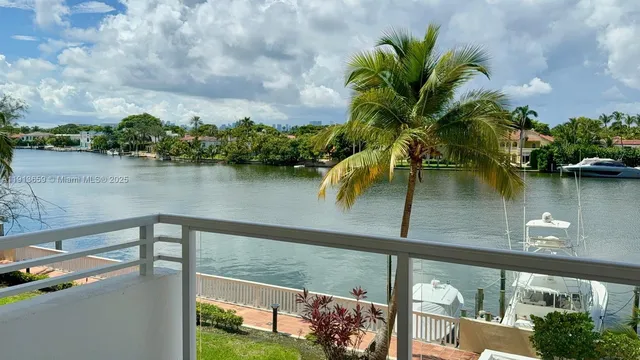 $4,000 | 5600 Collins Avenue, Unit 4H, Miami Beach, FL 33140