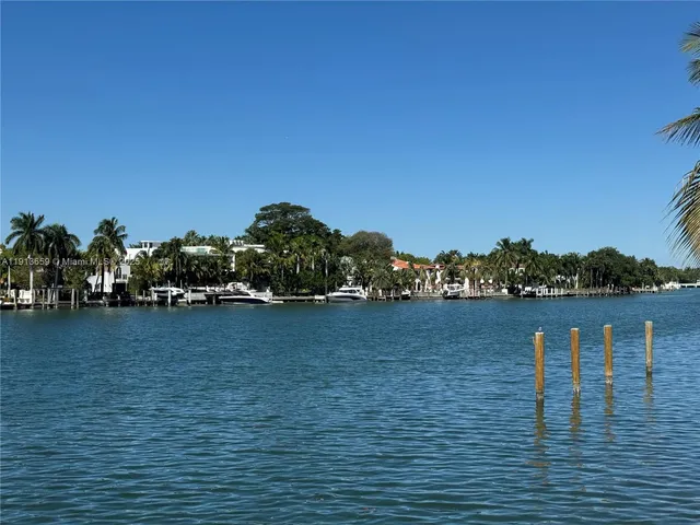 $4,000 | 5600 Collins Avenue, Unit 4H, Miami Beach, FL 33140