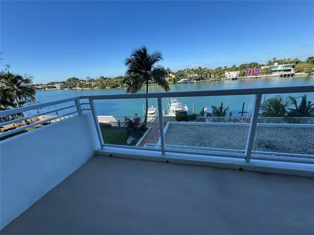 $4,000 | 5600 Collins Avenue, Unit 4H, Miami Beach, FL 33140