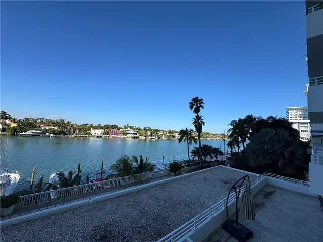 $4,000 | 5600 Collins Avenue, Unit 4H, Miami Beach, FL 33140