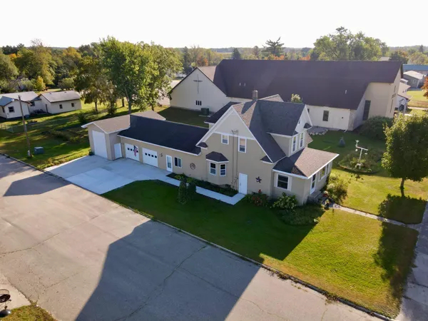 $239,900 | 701 Douglas Avenue, Henning, MN 56551