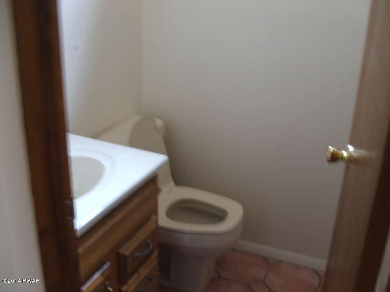 659 Edinburgh Road Bushkill, PA 18324 - Photo 6 of 8