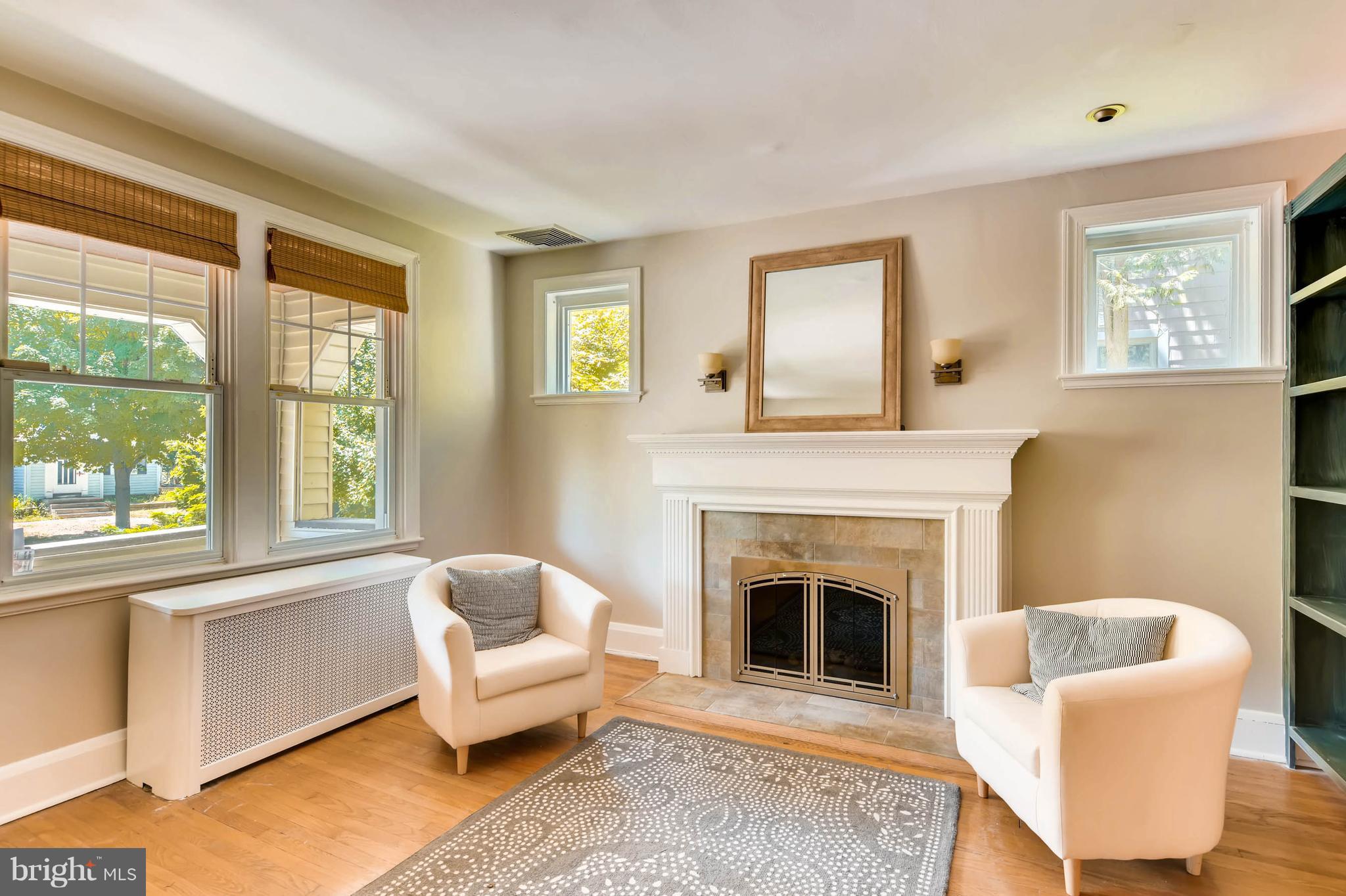 710 Dunkirk Road Baltimore, MD 21212 - Photo 9 of 27 Living Room