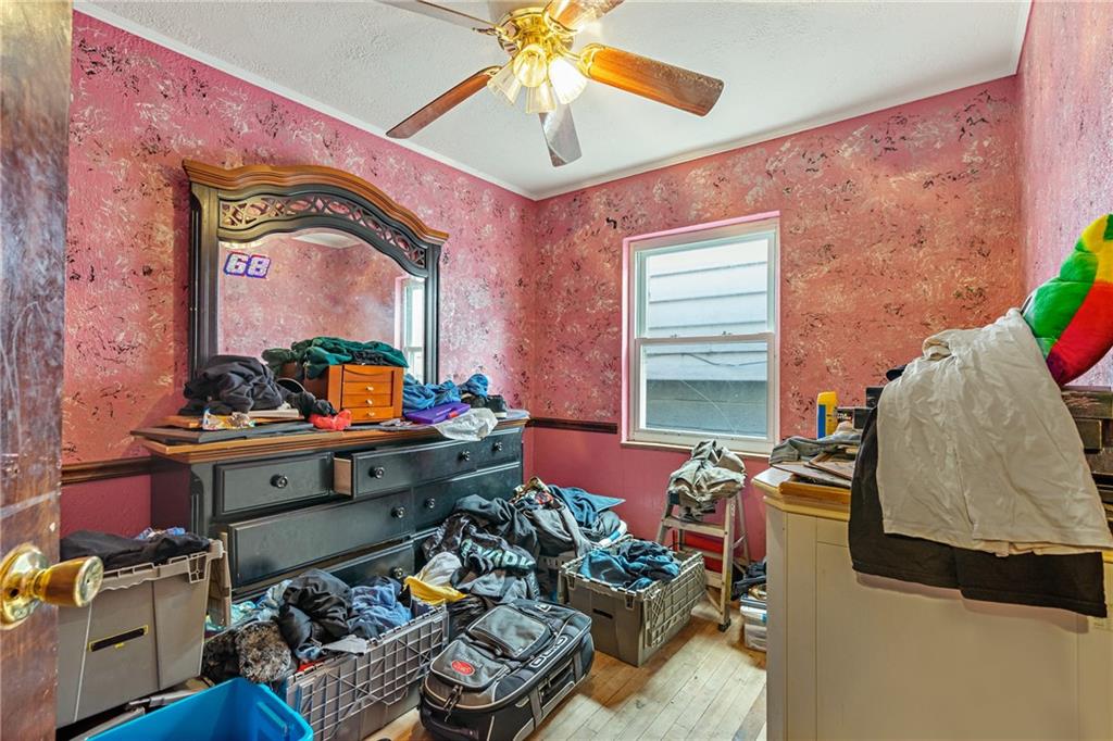 811 6th Street McKees Rocks, PA 15136 - Photo 14 of 19 a living room with furniture and a mirror