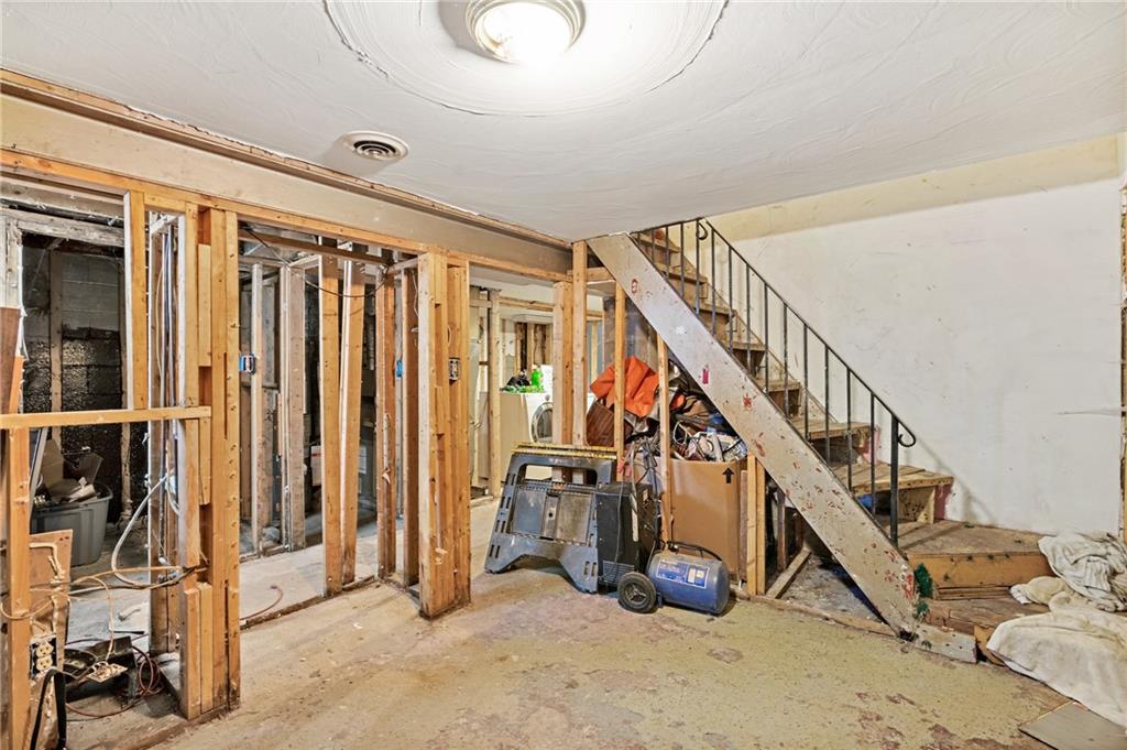 811 6th Street McKees Rocks, PA 15136 - Photo 17 of 19 a view of an entryway with staircase