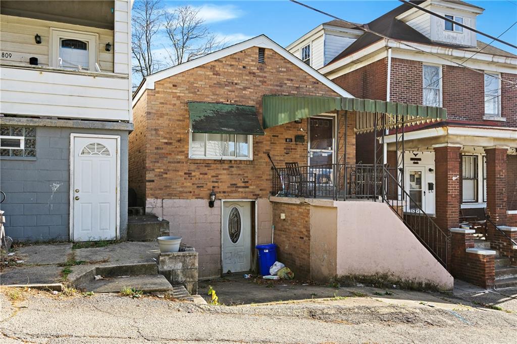 811 6th Street McKees Rocks, PA 15136 - Photo 2 of 19 a view of a house