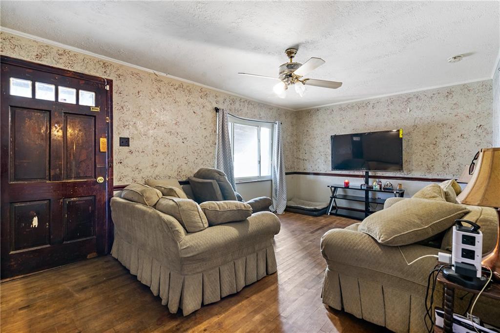 811 6th Street McKees Rocks, PA 15136 - Photo 5 of 19 a living room with furniture and a flat screen tv