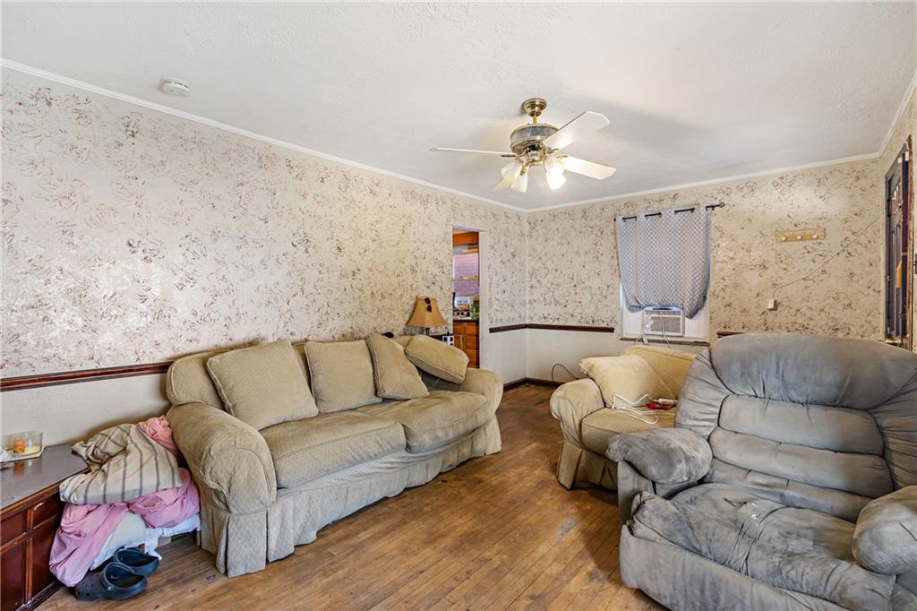 811 6th Street McKees Rocks, PA 15136 - Photo 6 of 19 a living room with furniture and a ceiling fan
