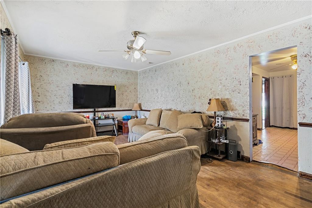 811 6th Street McKees Rocks, PA 15136 - Photo 7 of 19 a living room with furniture and a flat screen tv