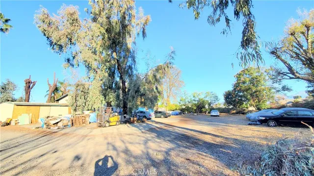 a picture of a bathroom