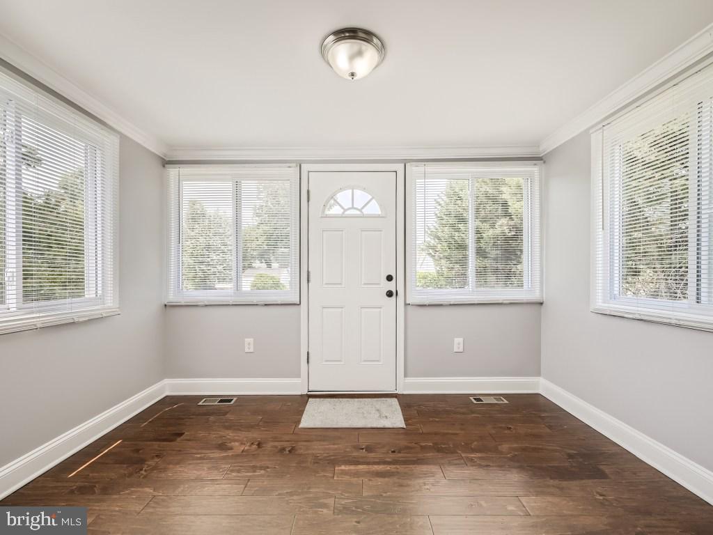 364 Townsend Road Essex, MD 21221 - Photo 8 of 34