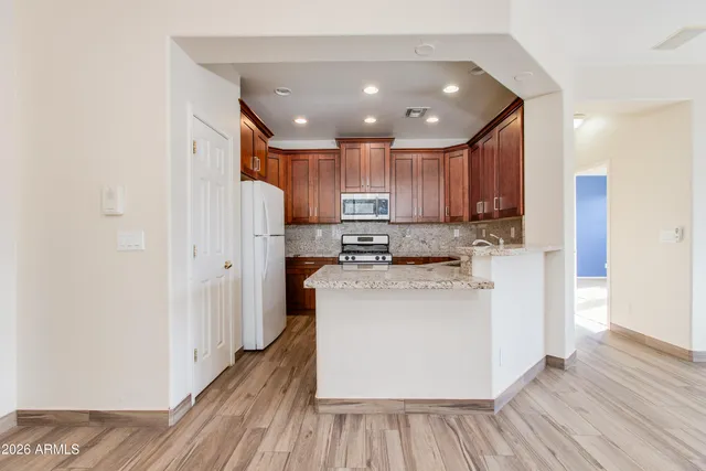 $2,500 | 1707 West Twain Court, Phoenix, AZ 85086