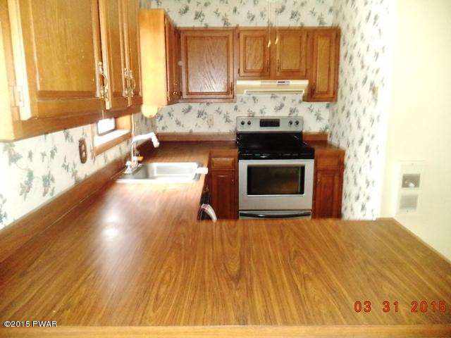 135 Maple Ridge Drive Hawley, PA 18428 - Photo 2 of 16
