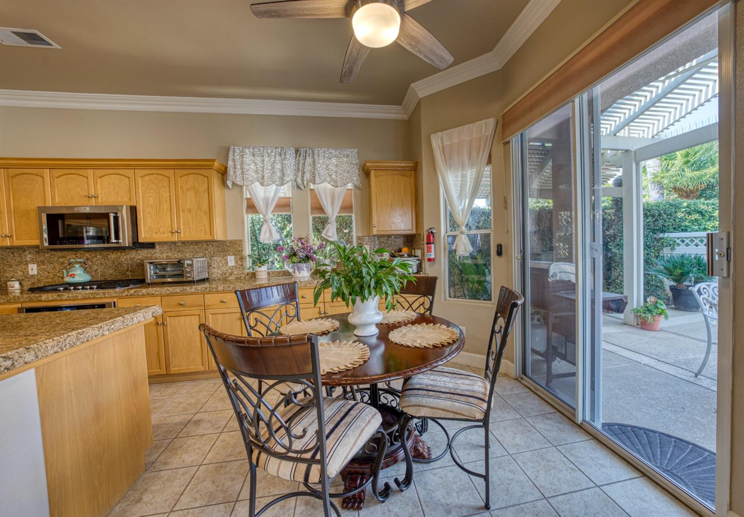 143 West Bedford Avenue Clovis, CA 93611 - Photo 20 of 55 a dining room with furniture and window
