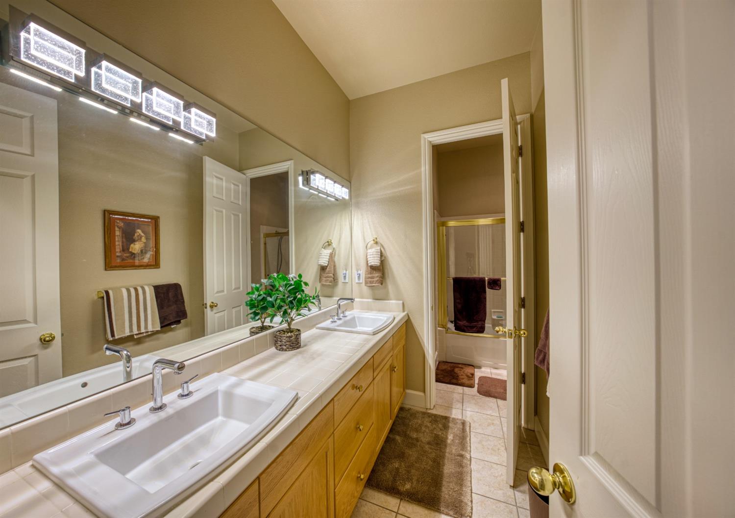 143 West Bedford Avenue Clovis, CA 93611 - Photo 41 of 55