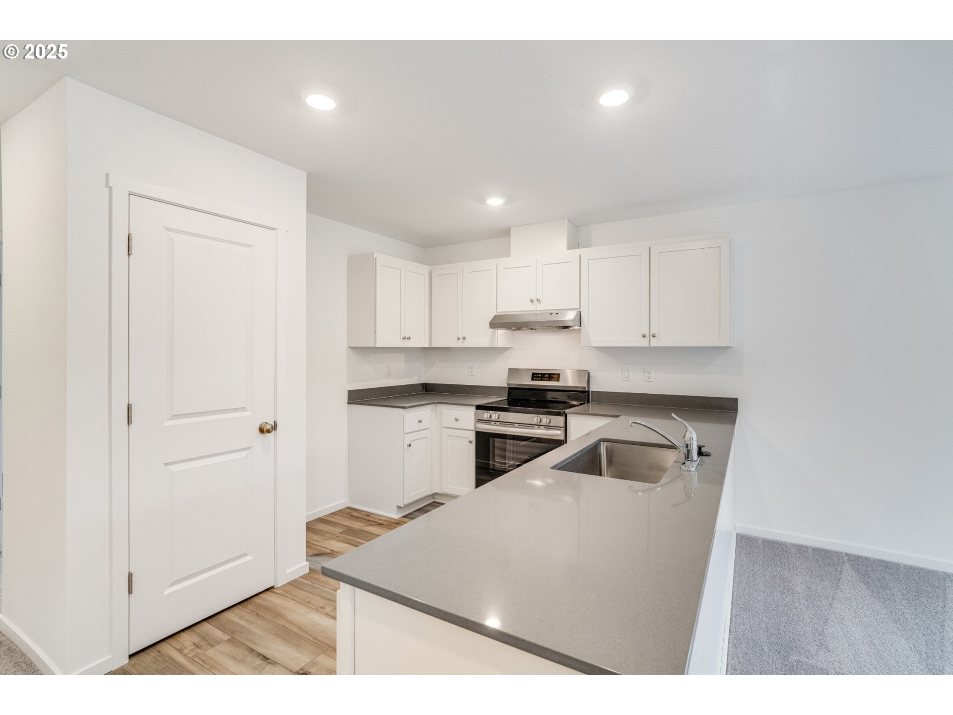 646 Minnesota Street Lebanon, OR 97355 - Photo 5 of 39 Gallery Image 5
