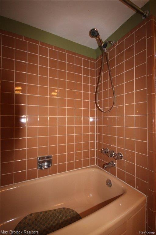 4176 Fieldbrook Road West Bloomfield, MI 48323 - Photo 20 of 31 IMG_2287.JPG