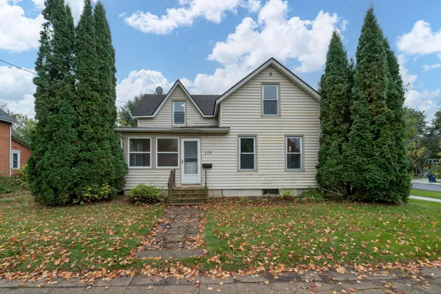 $300,000 | 119 Woodley Street West, Northfield, MN 55057