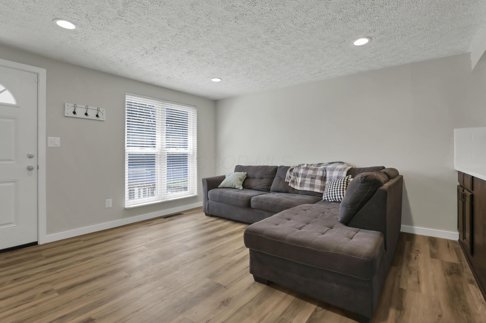 1745 Rivermont Road Columbus, OH 43223 - Photo 10 of 47